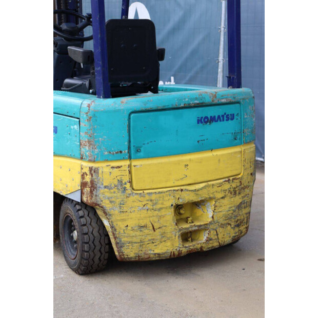 2000 كوماتسو FB25EX-8-41750140