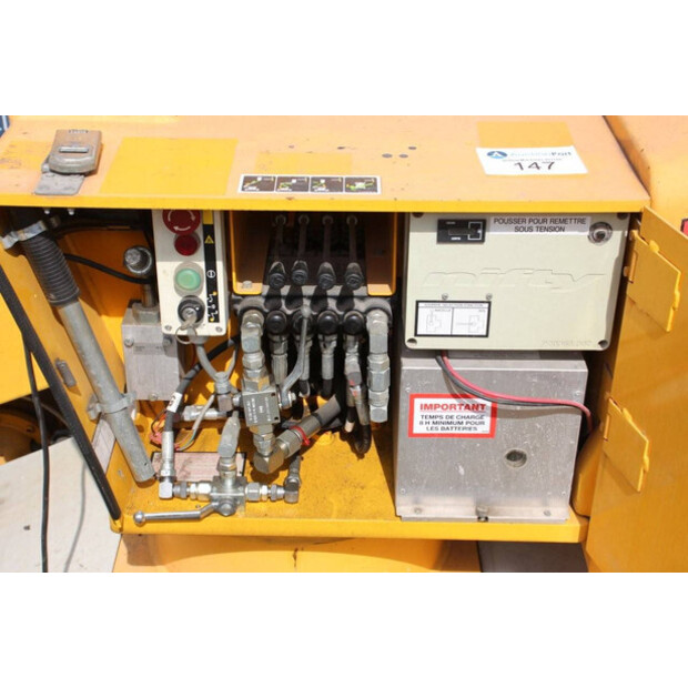 2011 نيفتي HR12NDE-41751303