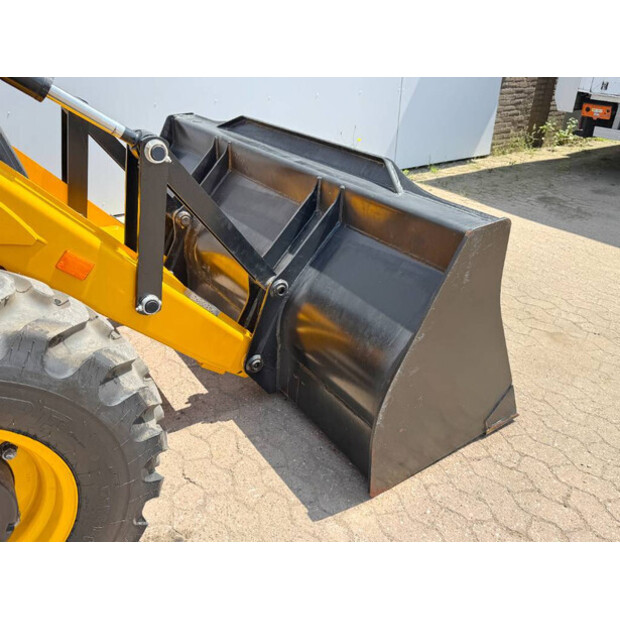 2024 JCB 3DX-41764273