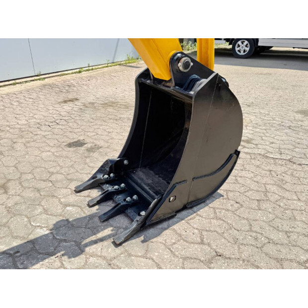 2024 JCB 3DX-41764280