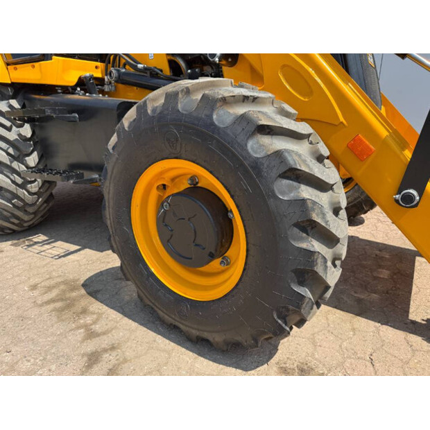 2024 JCB 3DX-41764286