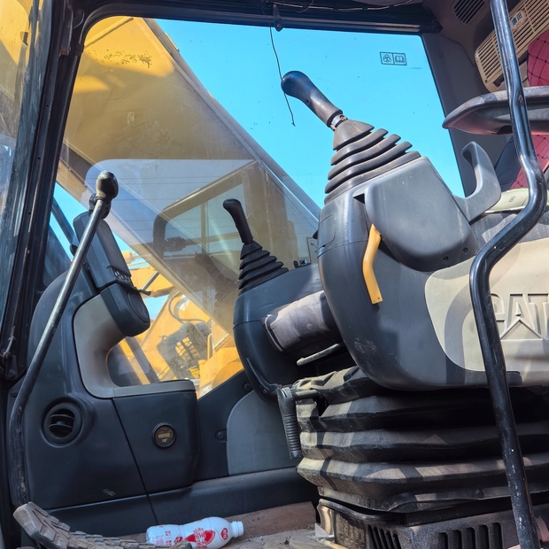 2021 Caterpillar 325D-41766562