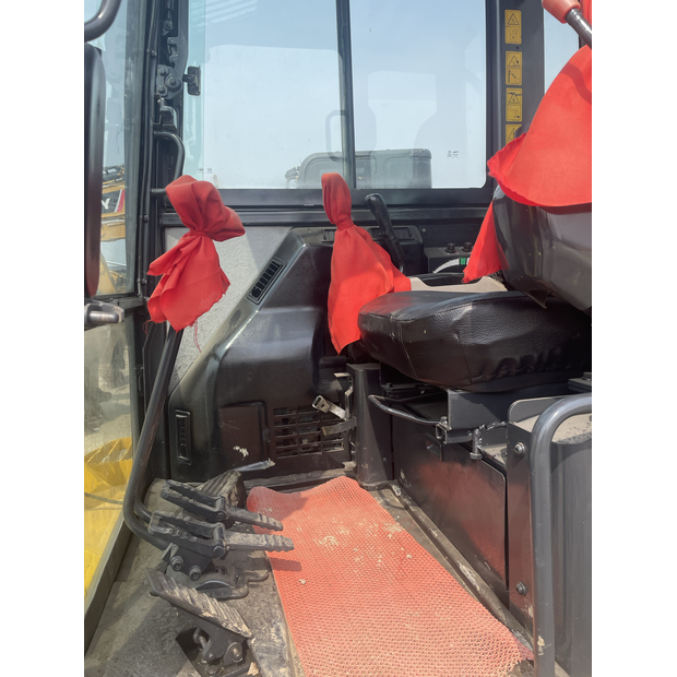 2023 Komatsu PC56-41783685