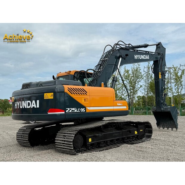 2024 Hyundai R225LC-9S-41787179