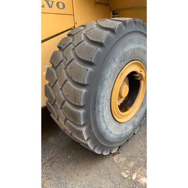 2001 Volvo L180E-41787326
