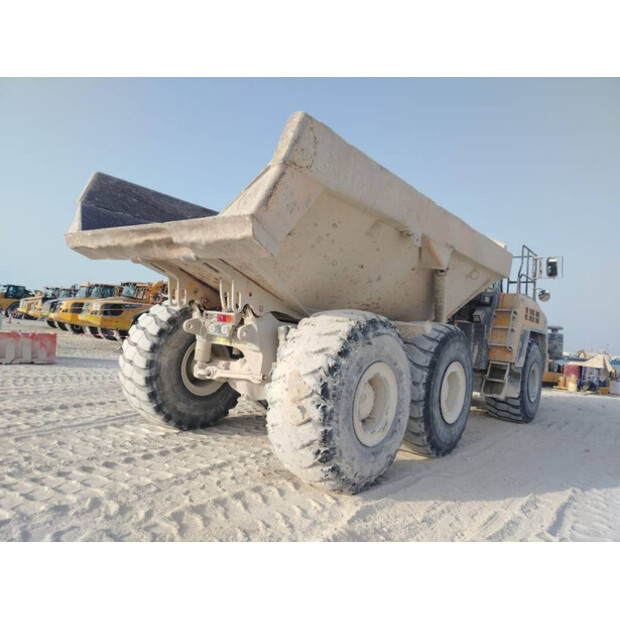 2017 Komatsu HYM400-3R-41787585