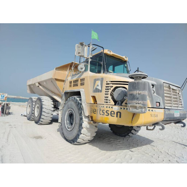 2017 كوماتسو HYM400-3R-41787691
