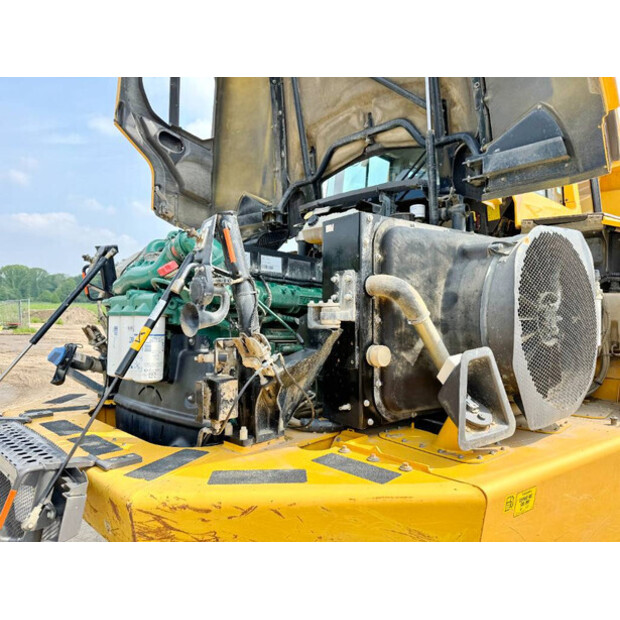 2018 فولفو A45G-41789381