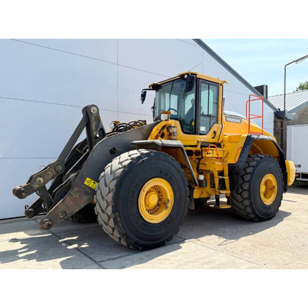 2018 فولفو L220H-41790531