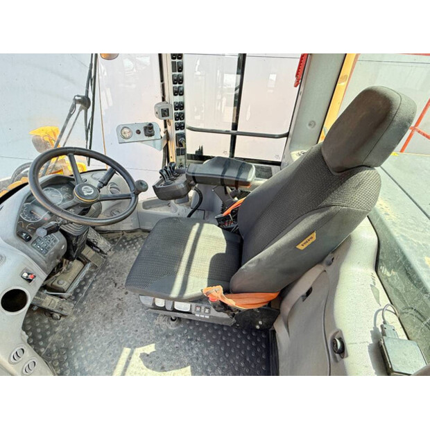 2018 فولفو L220H-41790537