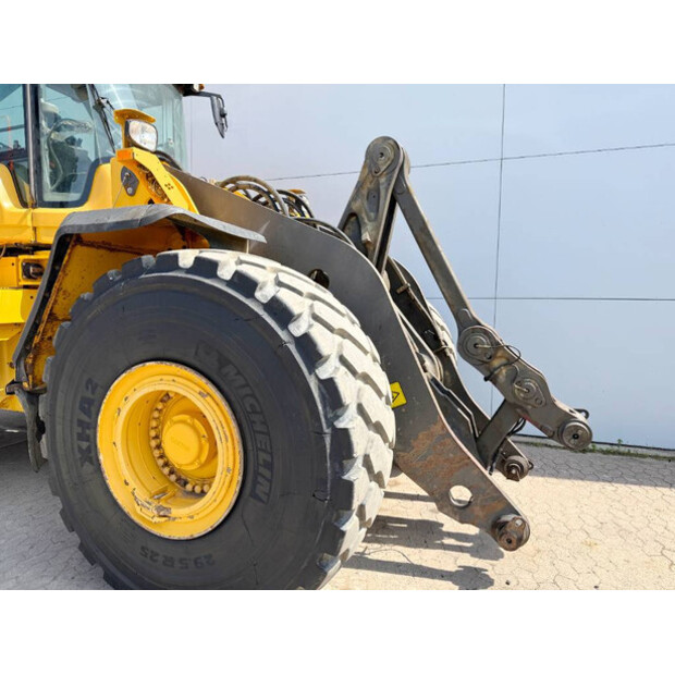 2018 فولفو L220H-41790545