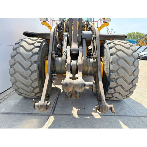2018 فولفو L220H-41790546