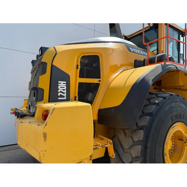 2018 فولفو L220H-41790555
