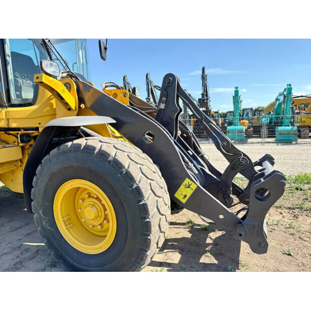 2015 فولفو L60H-41790771