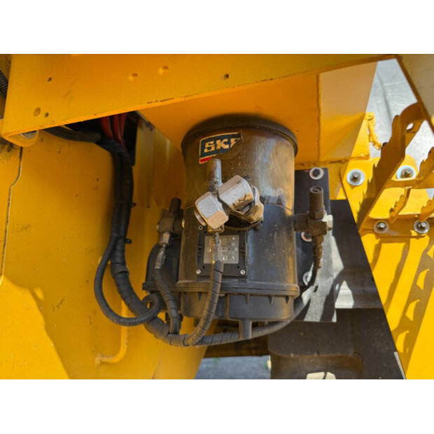 2015 فولفو L60H-41790773