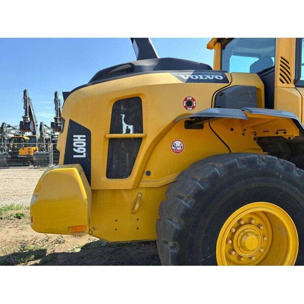 2015 فولفو L60H-41790782