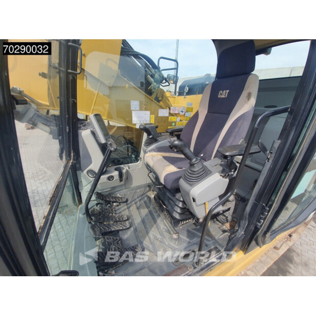 2018 Caterpillar 325FL-41806391