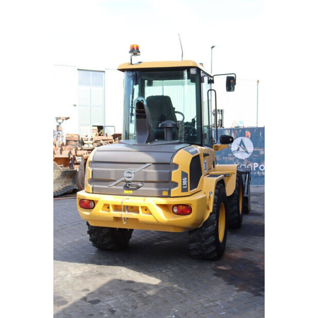 2021 فولفو L30G-41808713
