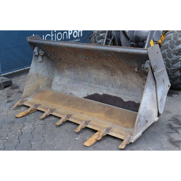 2021 فولفو L30G-41808717