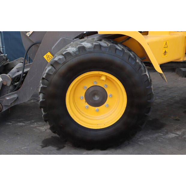 2021 فولفو L30G-41808725