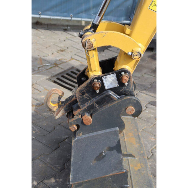 2021 Caterpillar 301.8-41809849