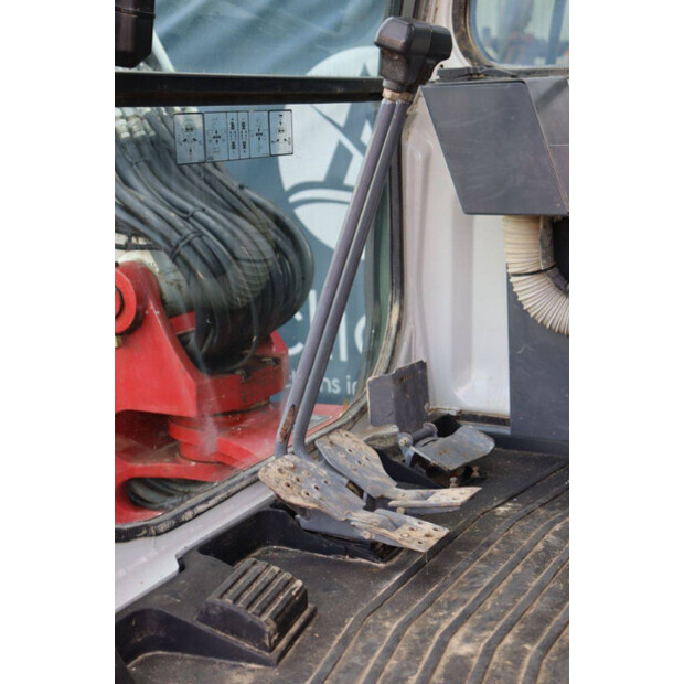 2017 TAKEUCHI TB250-41810300