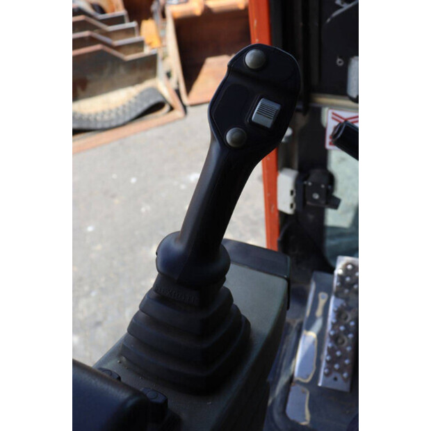 2017 SCHAEFF TW110-41810995
