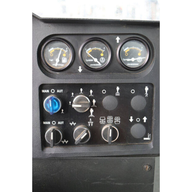 2004 BOMAG CC222HF-41811576