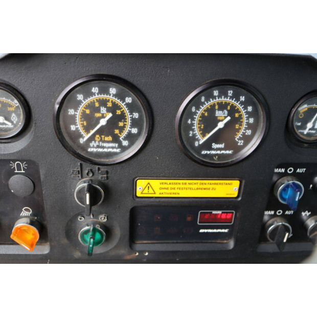2004 BOMAG CC222HF-41811578