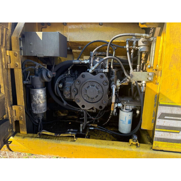 2006 New Holland E215-41812098
