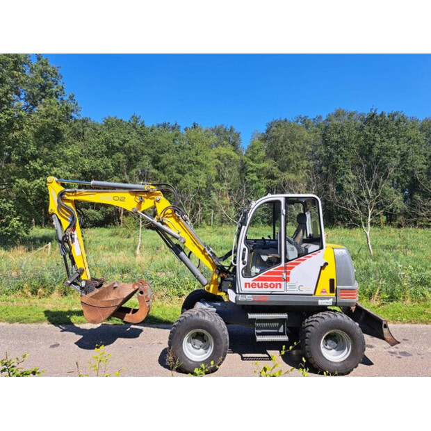 2002 Neuson 6502-41812300