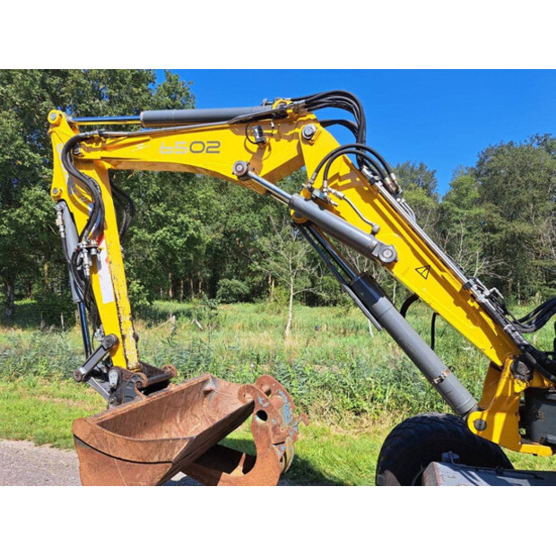 2002 Neuson 6502-41812305