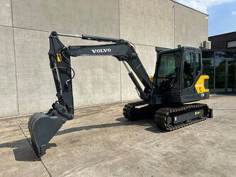 صورة ل حفارات مجنزرة 2020 فولفو EC55D