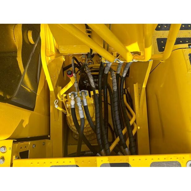 2023 Komatsu PC240-41835044
