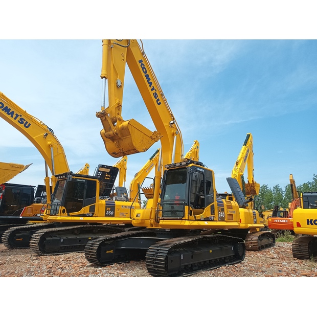2023 Komatsu PC240-41835109