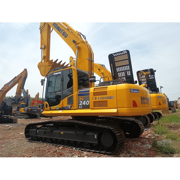 2023 Komatsu PC240-41835111
