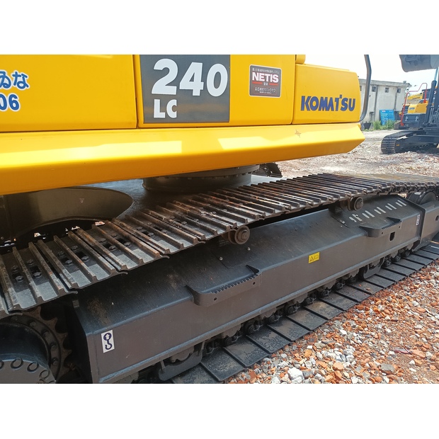 2023 Komatsu PC240-41835113