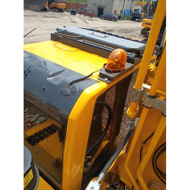 2023 Komatsu PC240-41835115