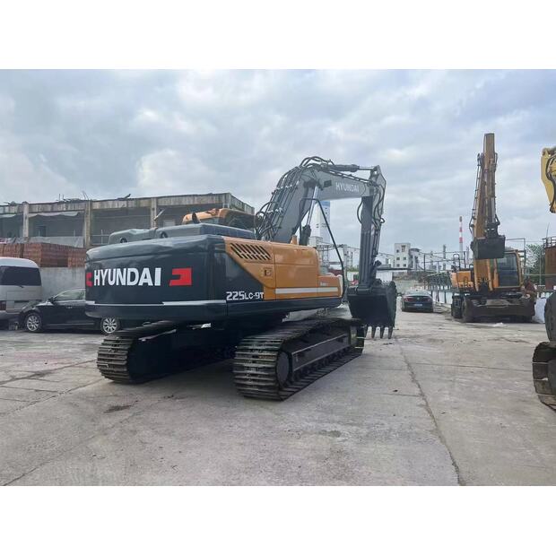 2021 Hyundai R225-9T-41835550