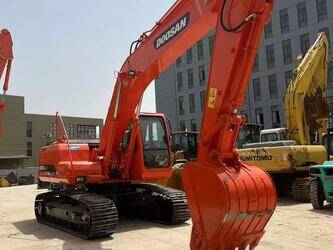 صورة ل حفارات مجنزرة 2022 دووسان DH220-7