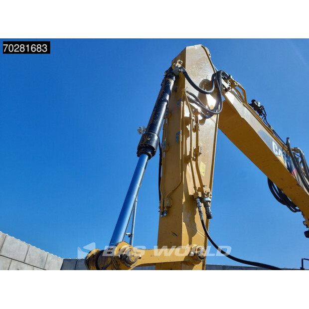 2018 Caterpillar 325FL-41856037