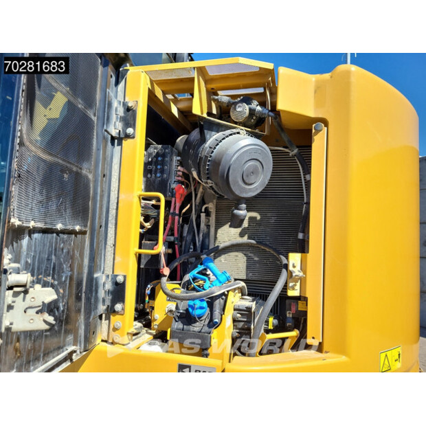 2018 Caterpillar 325FL-41856063
