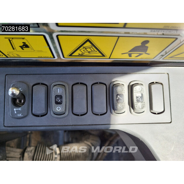 2018 Caterpillar 325FL-41856068