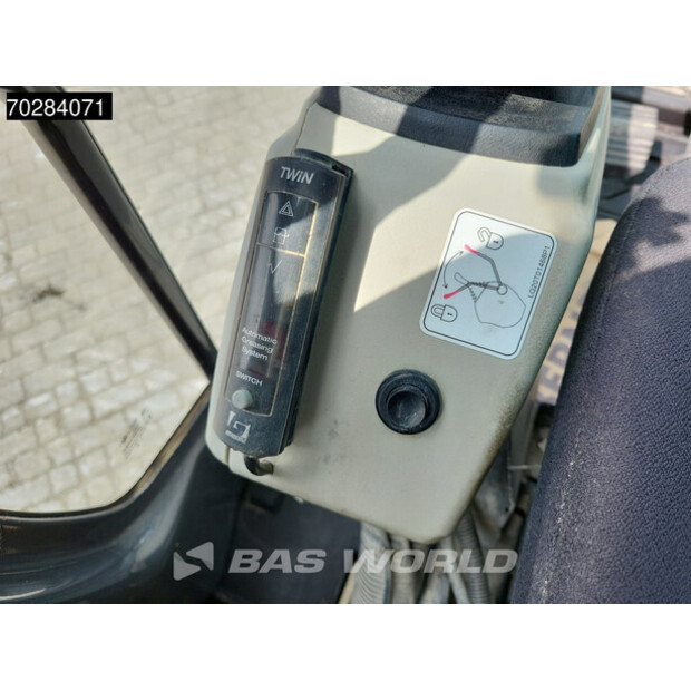2015 كوبيلكو SK210LC-10-41858133