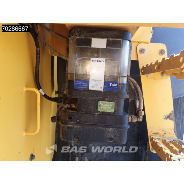 2015 فولفو L120H-41858263