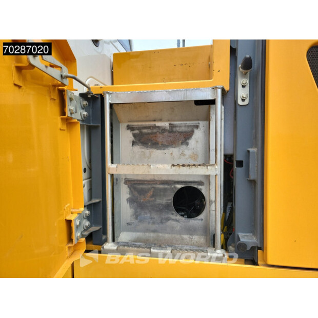 2017 Liebherr R922-41859583