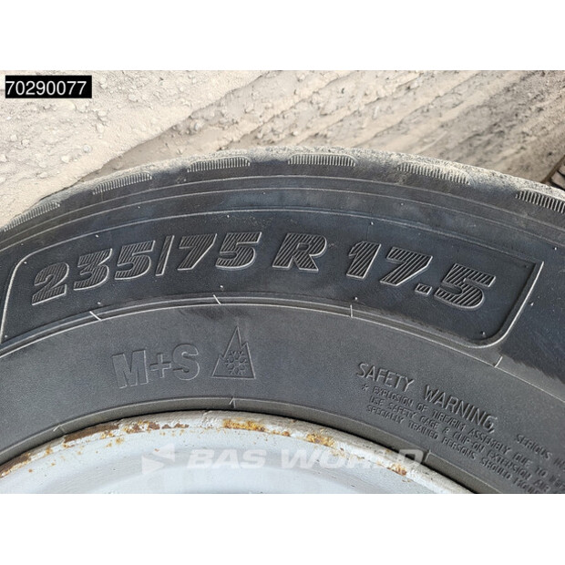 2011 Doll S3L-41887787