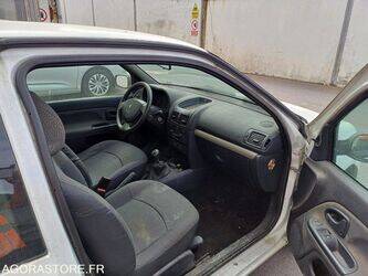 صورة ل سيارات 2004 رينو Clio