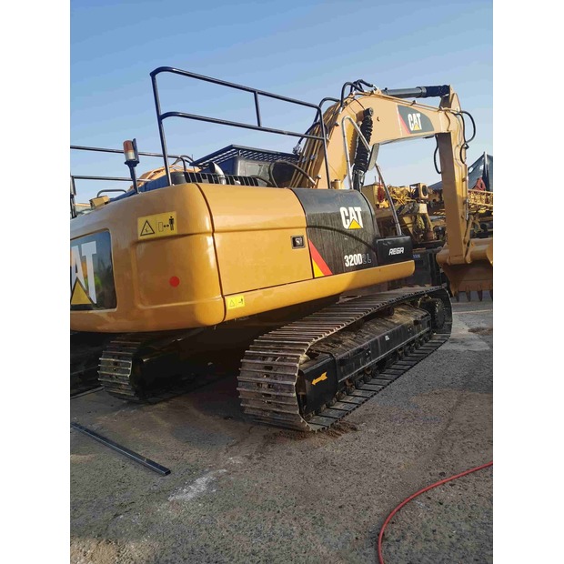 2021 Caterpillar 320D-41904366