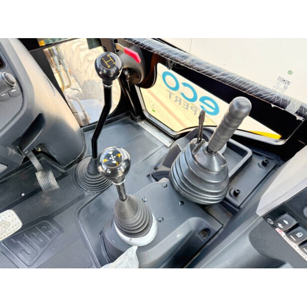 2024 جيه سي بي 3DX-41904699